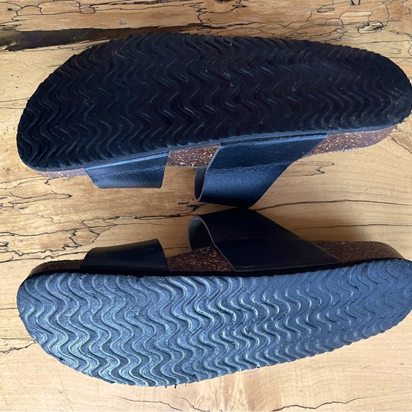 WOMEN'S MADDEN GIRL BODIE FOOTBED SANDALS - Picture 2 of 3